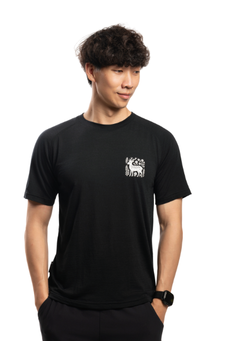 男款 美麗諾羊毛短袖上衣-島嶼生活/梅花鹿(120g)