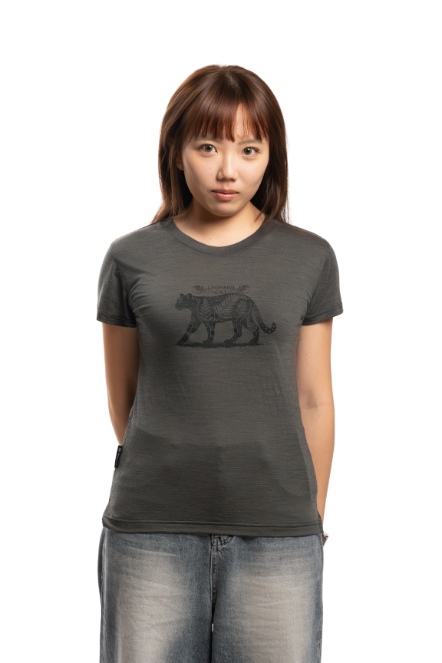 女款 美麗諾羊毛短袖上衣-島嶼生活/山蕨石虎(120g)｜橄欖綠