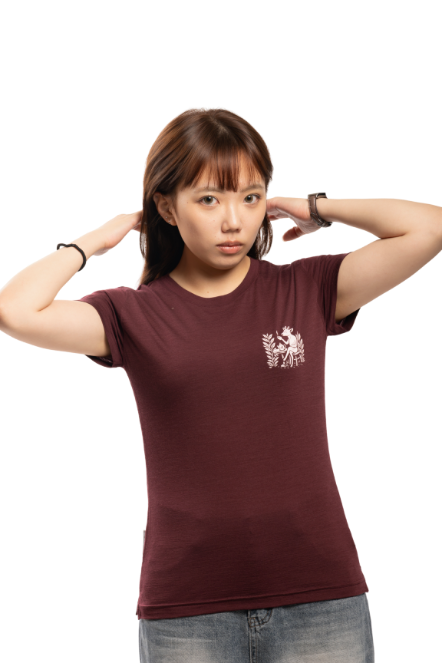 女款 美麗諾羊毛短袖上衣-島嶼生活/悠然山羌(120g)｜波特紅