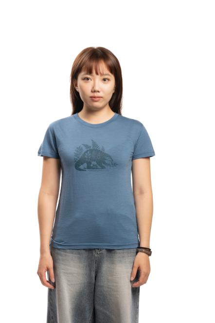 女款 美麗諾羊毛短袖上衣-島嶼生活/毛蕨穿山甲(120g)｜海濱藍