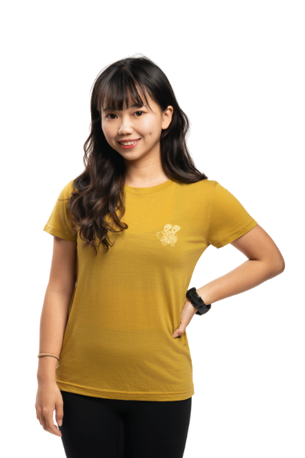 女款 美麗諾羊毛短袖上衣-島嶼生活/飛翔綿羊(120g)｜芥末黃