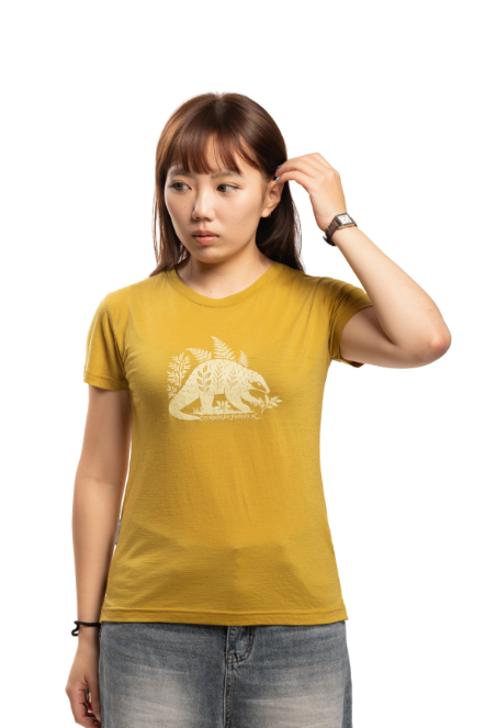 女款 美麗諾羊毛短袖上衣-島嶼生活/毛蕨穿山甲(120g)｜芥末黃